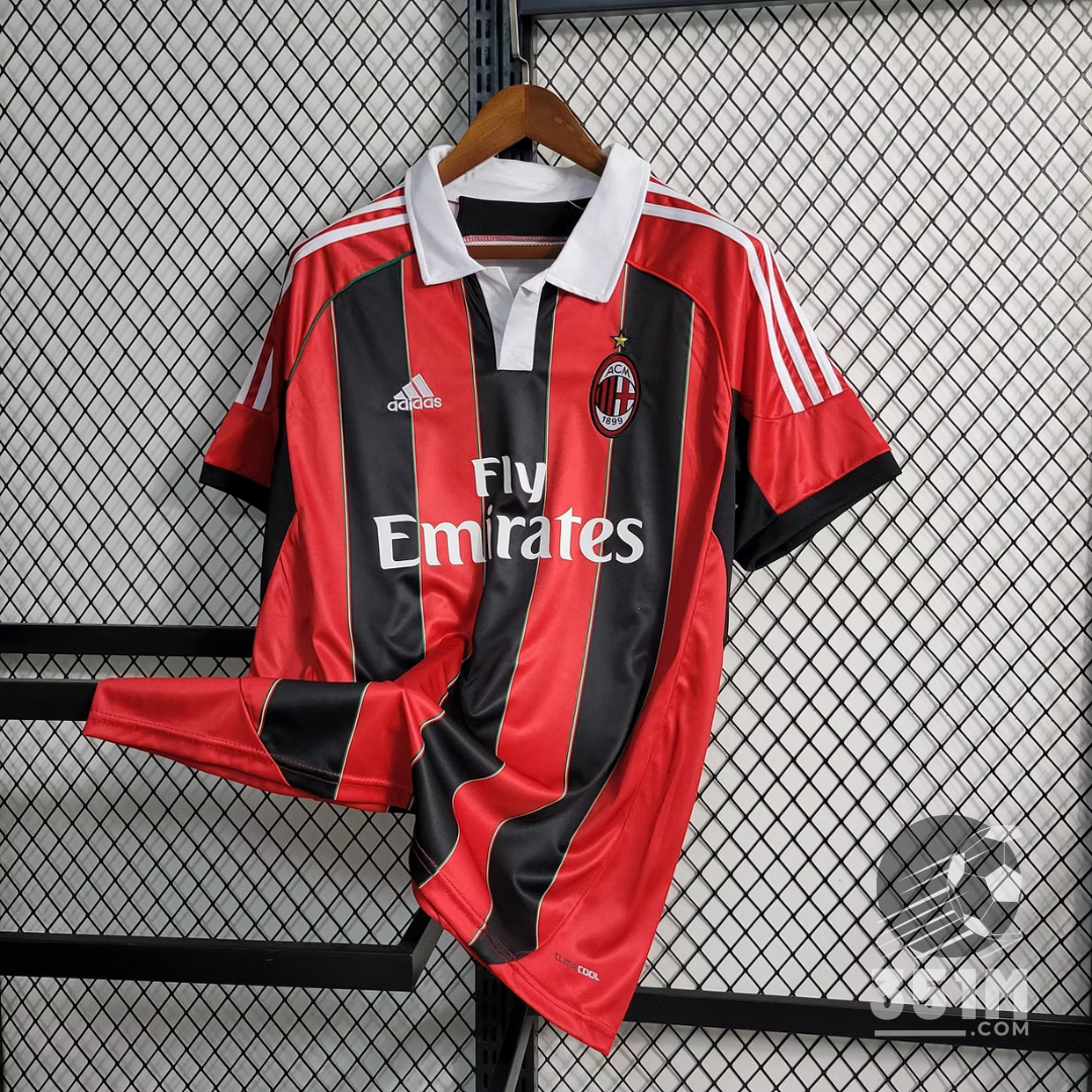 Maillot Rétro AC Milan Domicile – Saison 2012 / 2013 (Édition Col Polo)